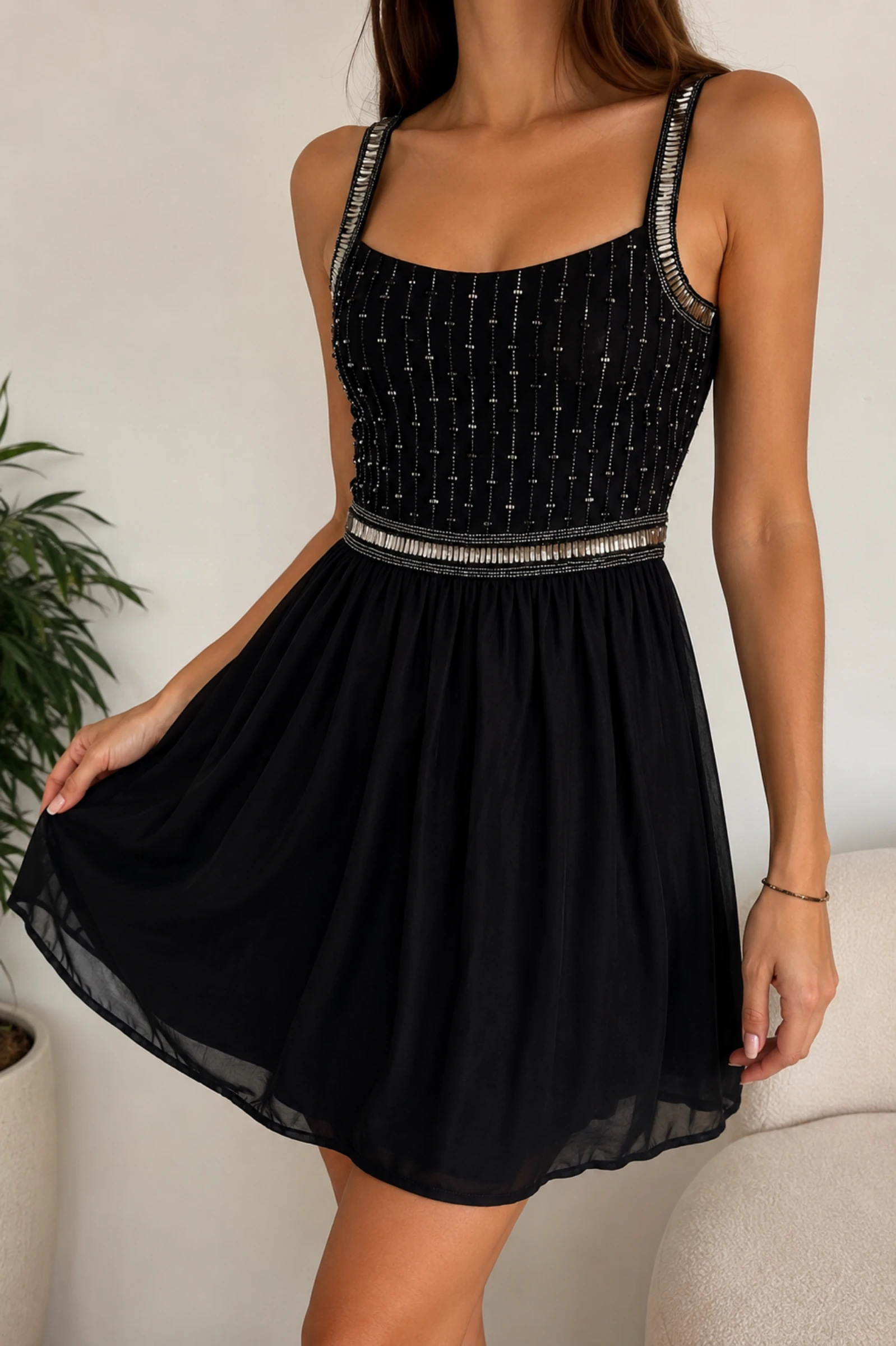 Vestido negro de fiesta con pedrería – Talla S